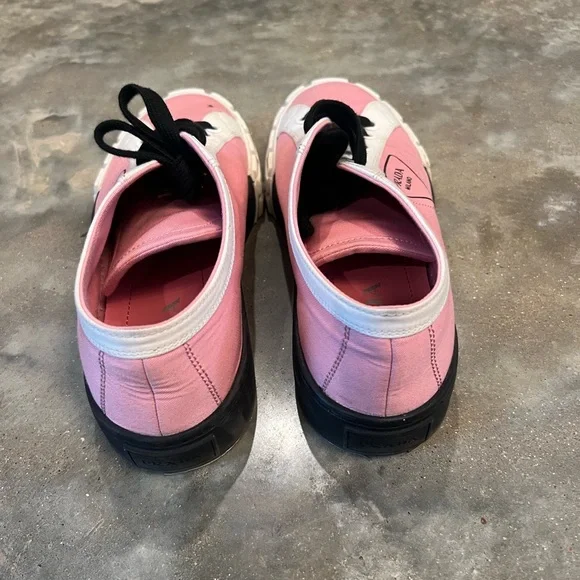 Authentic Prada sneakers - Picture 4 of 9